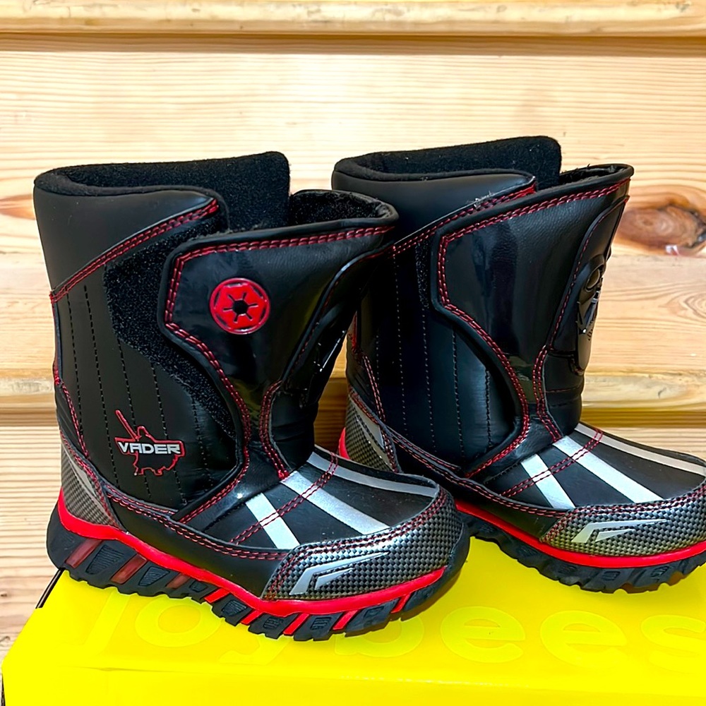 Brand new never wore snow shoes with lights